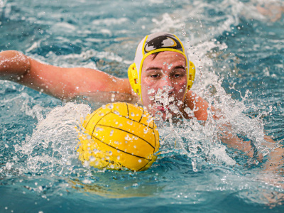 Dobre naladený Matej Kleščinský pred začiatkom semifinále Extraligy vodných pólistov proti Slávii UK: ,,Nálada je výborná, všetci čakáme, kedy sa to už začne!